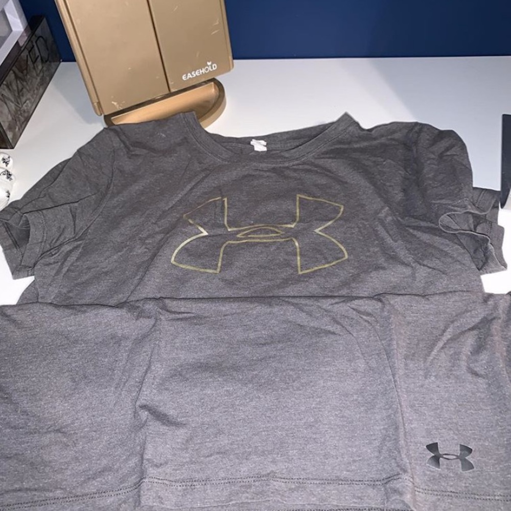 Under Armor t-shirt